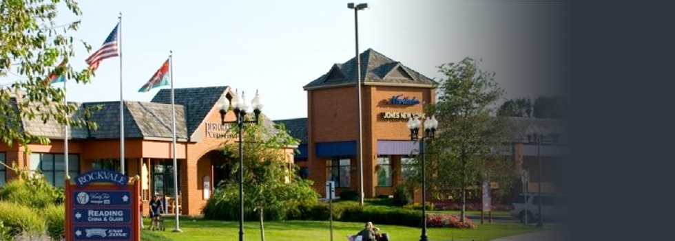 What are some stores in the Rockvale Outlets in Lancaster, Pennsylvania?